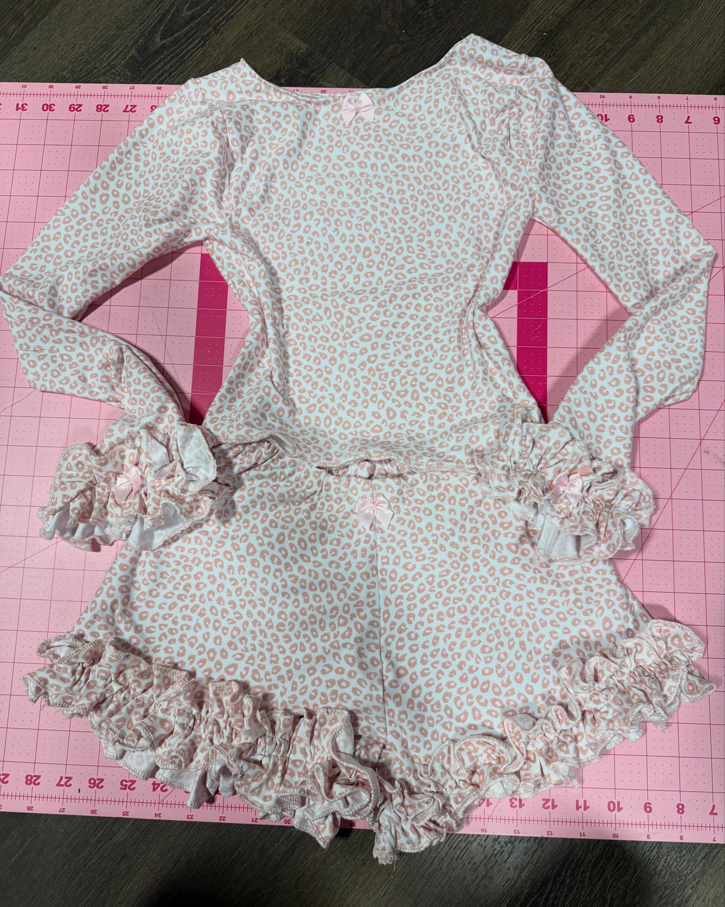 Pink and white cheetah lounge set